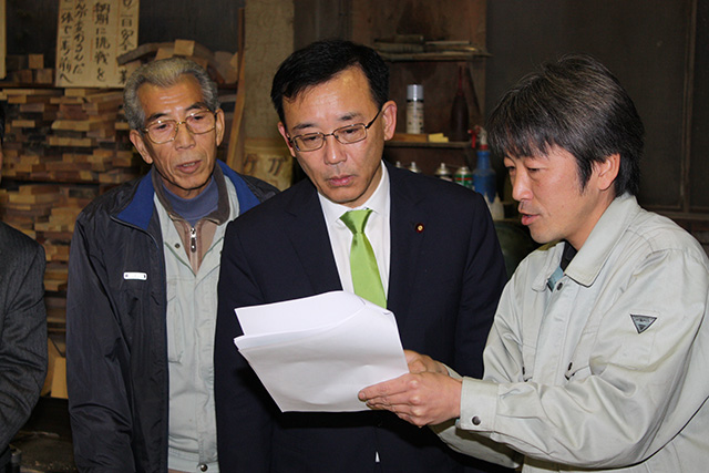 自民党総裁谷垣氏 視察の様子2